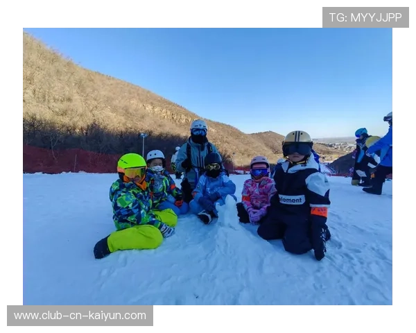 冰雪运动学院开展少儿滑雪教学的师资轮训与教学规范化，滑雪课程